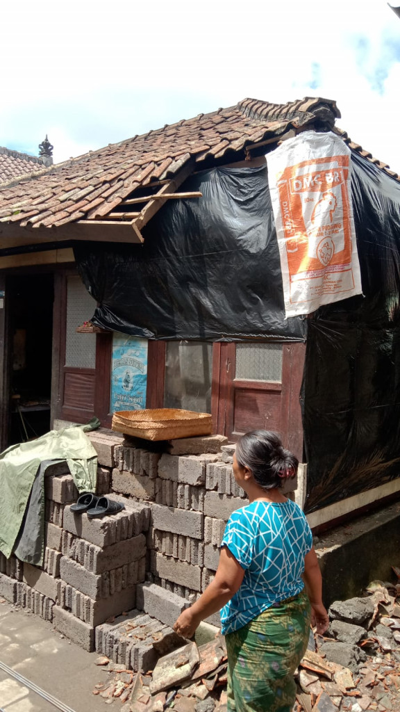 Atap Rumah Jebol di Banjar Kiadan, Desa Pelaga, Kecamatan Petang Tanggal 05 Desember 2023